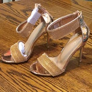 Chic Gold high heels ✨✨